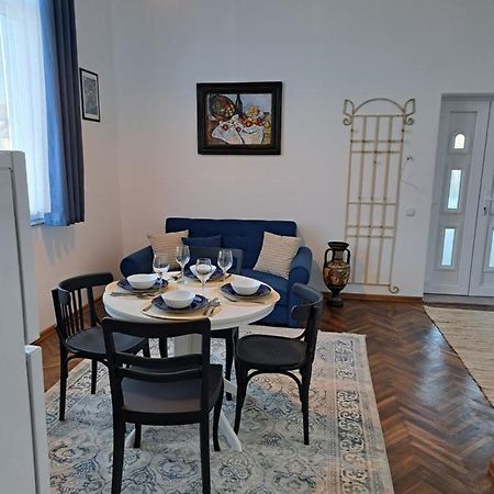 Weisz Apartment-City Center-Free Private Parking,Wifi,Ac كاري المظهر الخارجي الصورة