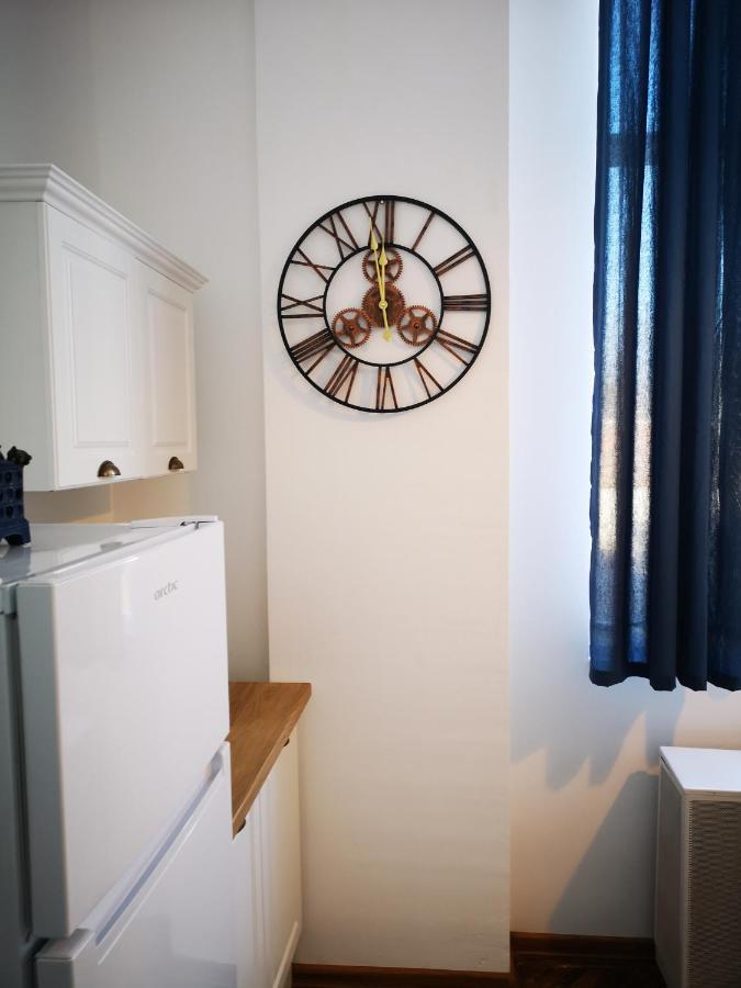 Weisz Apartment-City Center-Free Private Parking,Wifi,Ac كاري المظهر الخارجي الصورة