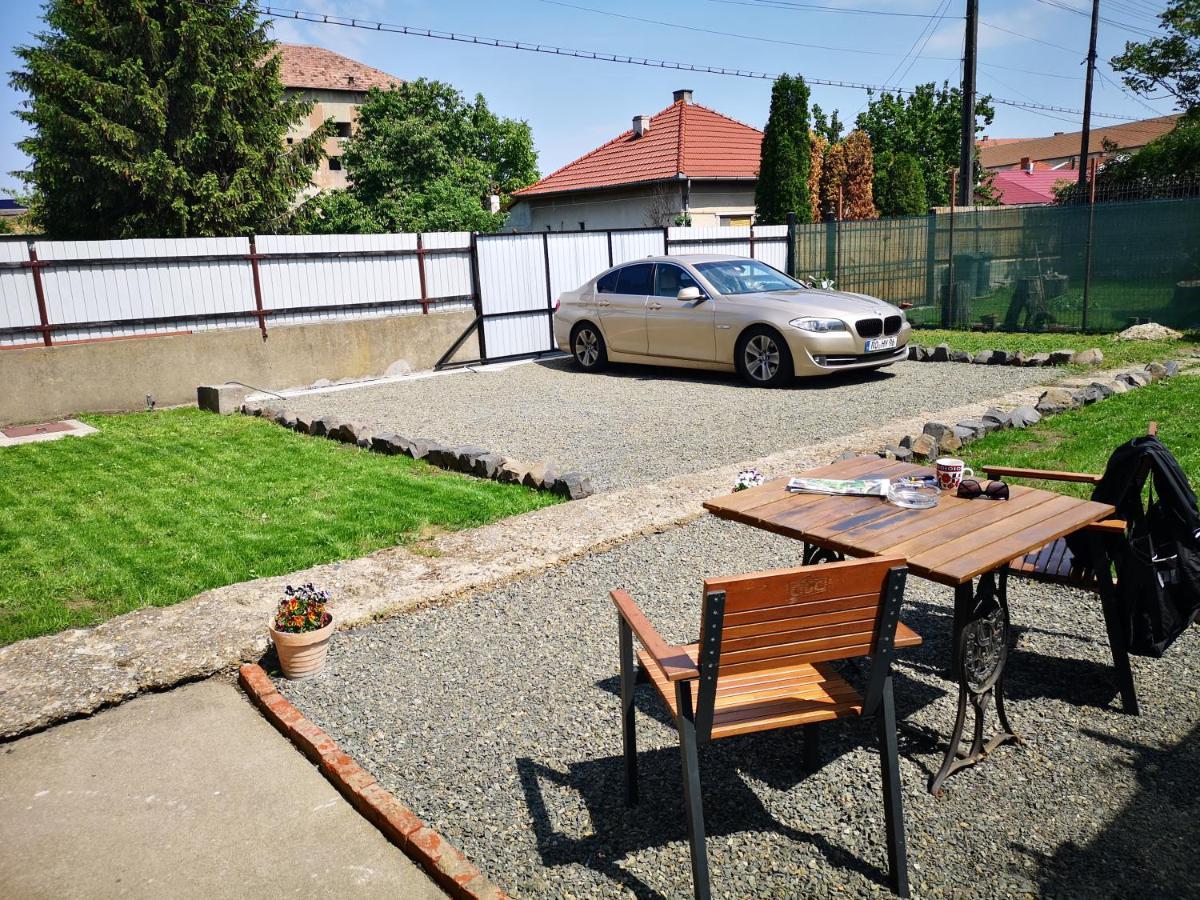 Weisz Apartment-City Center-Free Private Parking,Wifi,Ac كاري المظهر الخارجي الصورة