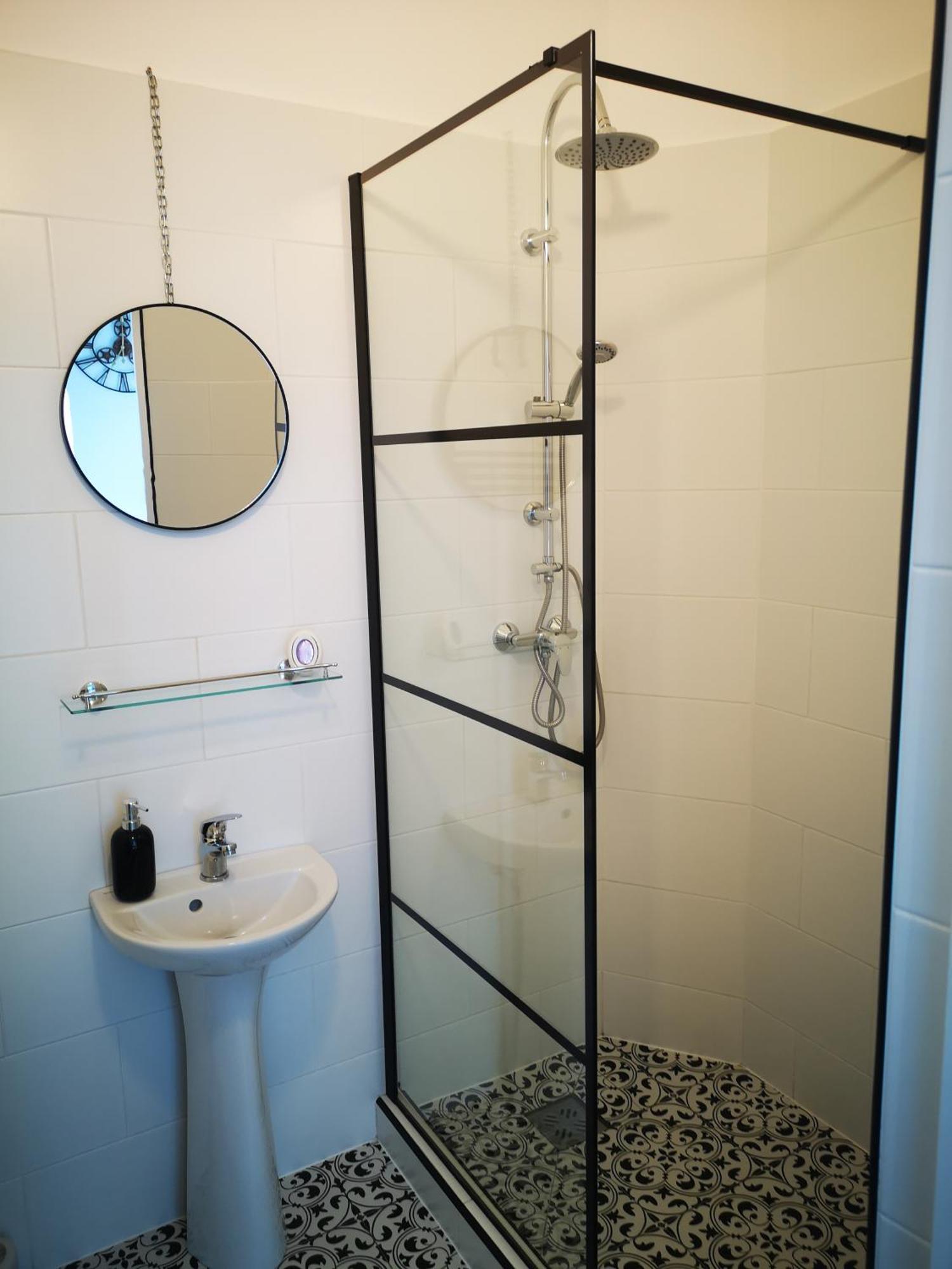 Weisz Apartment-City Center-Free Private Parking,Wifi,Ac كاري المظهر الخارجي الصورة