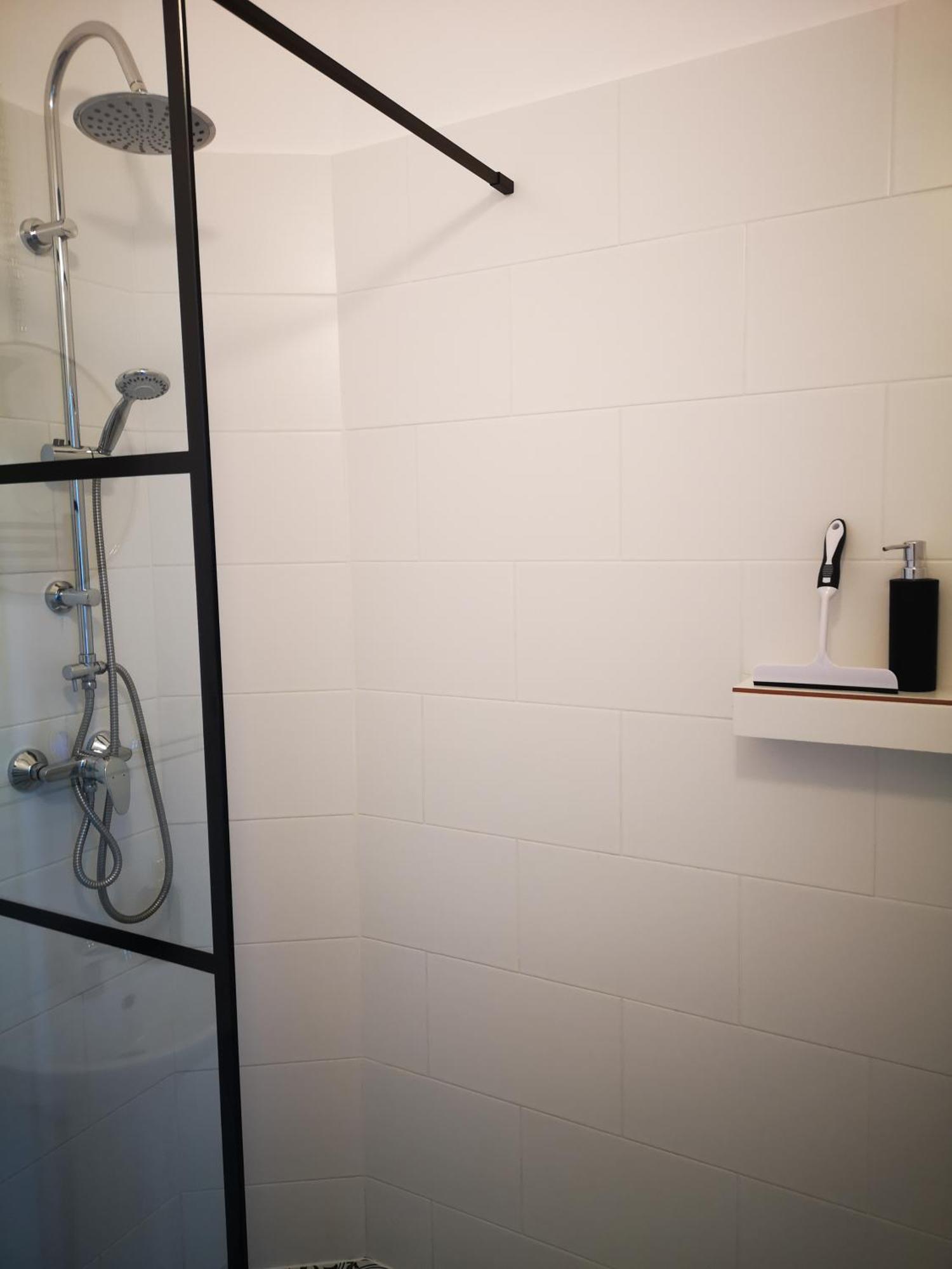 Weisz Apartment-City Center-Free Private Parking,Wifi,Ac كاري المظهر الخارجي الصورة